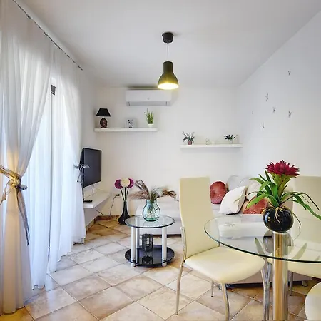 Apartments Vita *