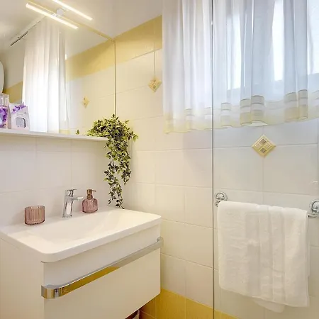 Apartments Vita *